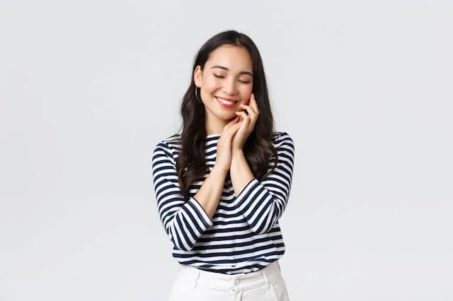 Minimalist makyaj görünümleri Minimalist makyaj görünümleri