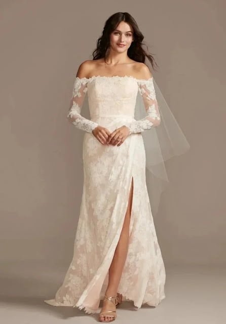 KOLLU SADE DANTEL GELİNLİK MODELİ