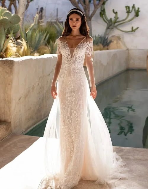 YUMUŞAK İŞLEMELİ GELİNLİK MODELİ