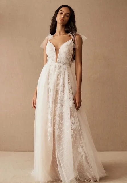 YUMUŞAK DANTEL GELİNLİK MODELİ