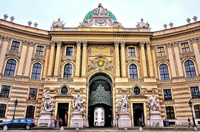 Hofburg Sarayı
