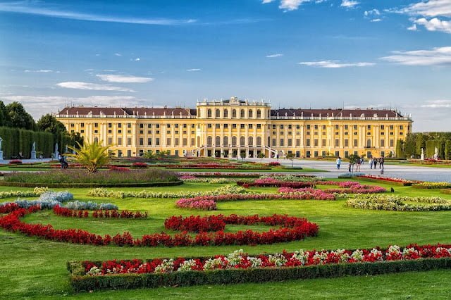 Schönbrunn Sarayı