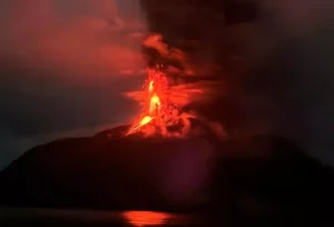 Ruang Yanardağı Volkan Patlaması Ruang Yanardağı