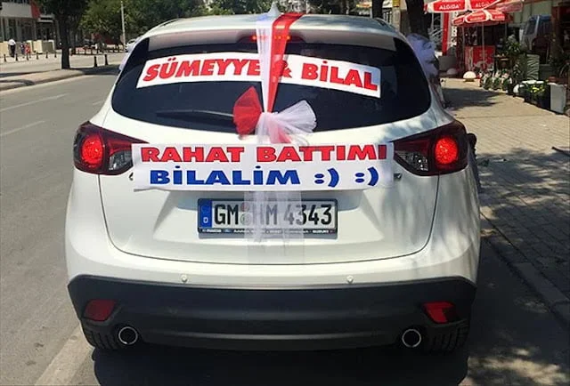 Hayaldi gerçek oldu temalı etkileyici gelin arabası için yazılar