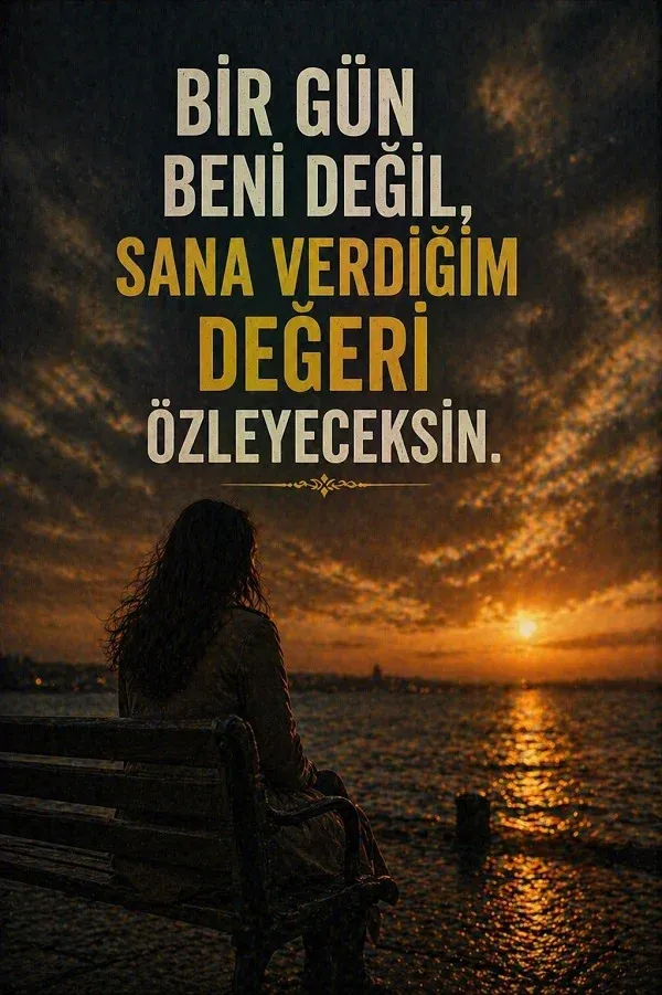 Gün batımında deniz kenarında oturan kadın ve özlem sözlü dikey görsel.