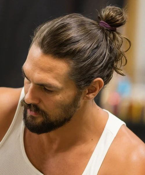 messy man bun saç modeli erkek dağınık topuz stil