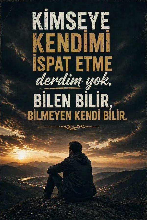 Kayalık tepede oturan kişi ve kimseye kendimi ispat etme derdim yok bilen bilir bilmeyen kendi bilir yazısı.
