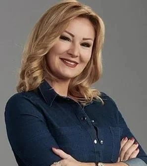 Pınar Altuğ sarı dalgalı saç modeli