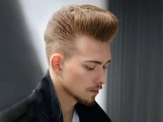 şık pompadour saç modeli erkek