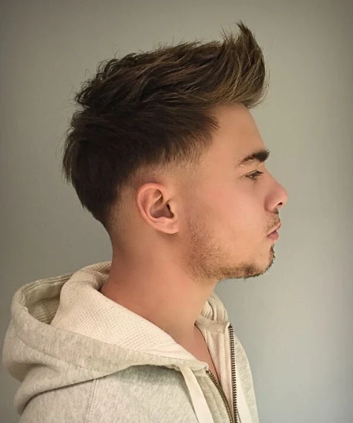 messy quiff saç modeli erkek doğal ve dağınık stil