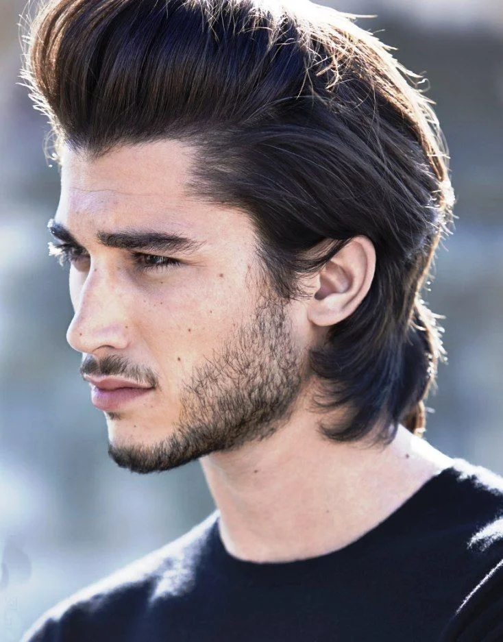 uzun quiff saç modeli erkek yüksek hacimli stil