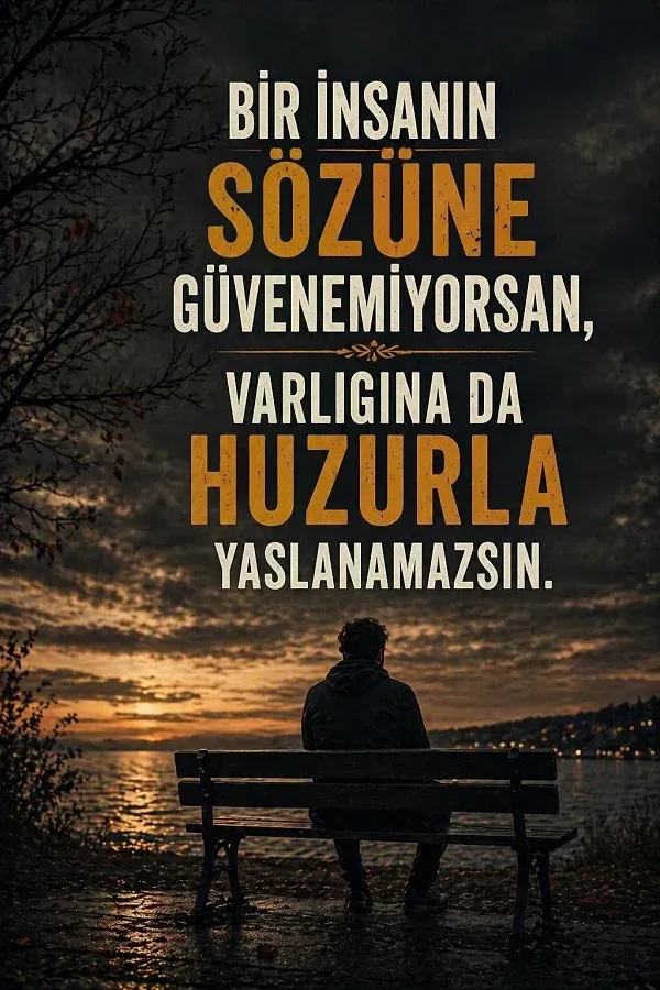 Bir insanın sözüne güvenemiyorsan varlığına da huzurla yaslanamazsın sözü bulunan, gün batımında bankta oturan yalnız insan temalı yalan ve güven görseli.