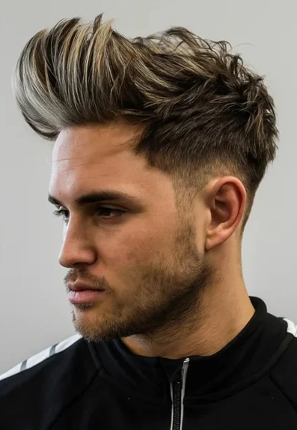yuvarlak yüz faux hawk saç modeli erkek hacimli üst saç kesimi
