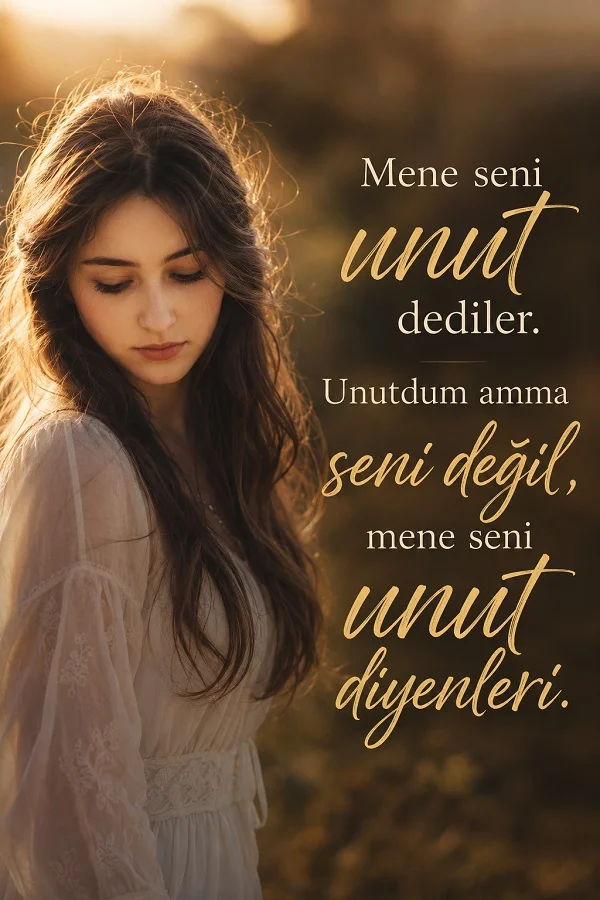 Sıcak gün batımı ışığında, başını hafifçe eğmiş genç bir kadının yer aldığı görselde “Mene seni unut dediler. Unutdum amma seni değil, mene seni unut diyenleri.” sözü yazıyor.