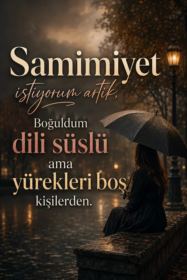 Yağmurlu bir parkta şemsiye altında yalnız oturan kadın figürü ve “Samimiyet istiyorum artık, boğuldum dili süslü ama yürekleri boş kişilerden.” sözü yer alan duygusal ve estetik söz görseli.