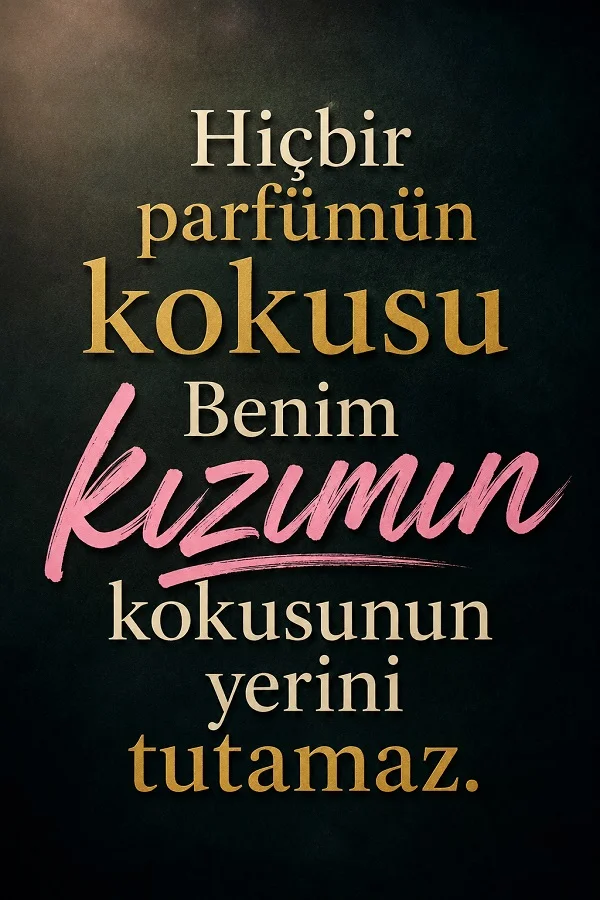Siyah arka plan üzerinde “Hiçbir parfümün kokusu benim kızımın kokusunun yerini tutamaz” sözünün yer aldığı pembe ve altın tonlu tipografik tasarım.