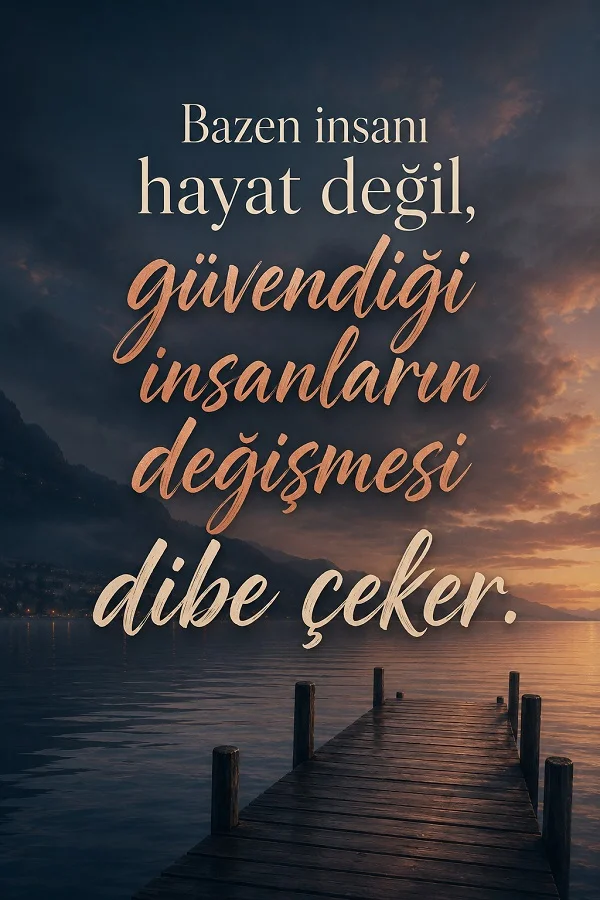 Göl kıyısında uzanan ahşap iskele ve gün batımı fonunda “Bazen insanı hayat değil, güvendiği insanların değişmesi dibe çeker” yazılı duygusal söz görseli.
