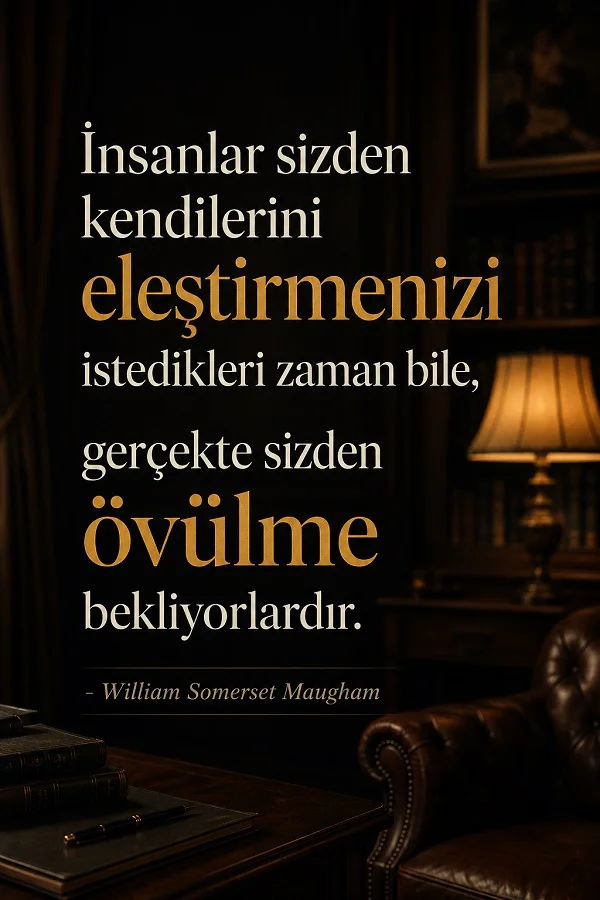 Klasik çalışma odasında koltuk ve masa bulunan görselde “İnsanlar sizden kendilerini eleştirmenizi istedikleri zaman bile, gerçekte sizden övülme bekliyorlardır. - William Somerset Maugham” sözü bulunuyor.