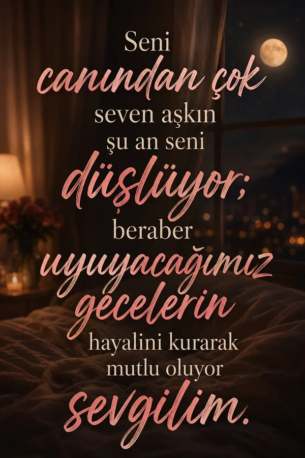 Ay manzaralı romantik oda tasarımında “Seni canından çok seven aşkın şu an seni düşlüyor; beraber uyuyacağımız gecelerin hayalini kurarak mutlu oluyor sevgilim.” sözü yer alıyor.