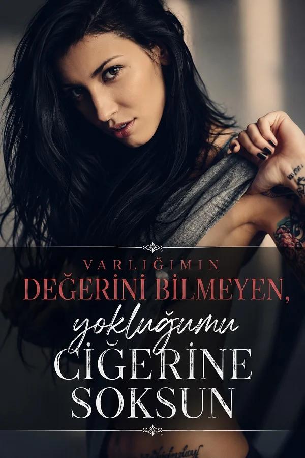 Kameraya bakan siyah saçlı bir kadın portresi üzerinde “Varlığımın değerini bilmeyen, yokluğumun ciğerine soksun.” yazısı bulunan sert söz tasarımı.