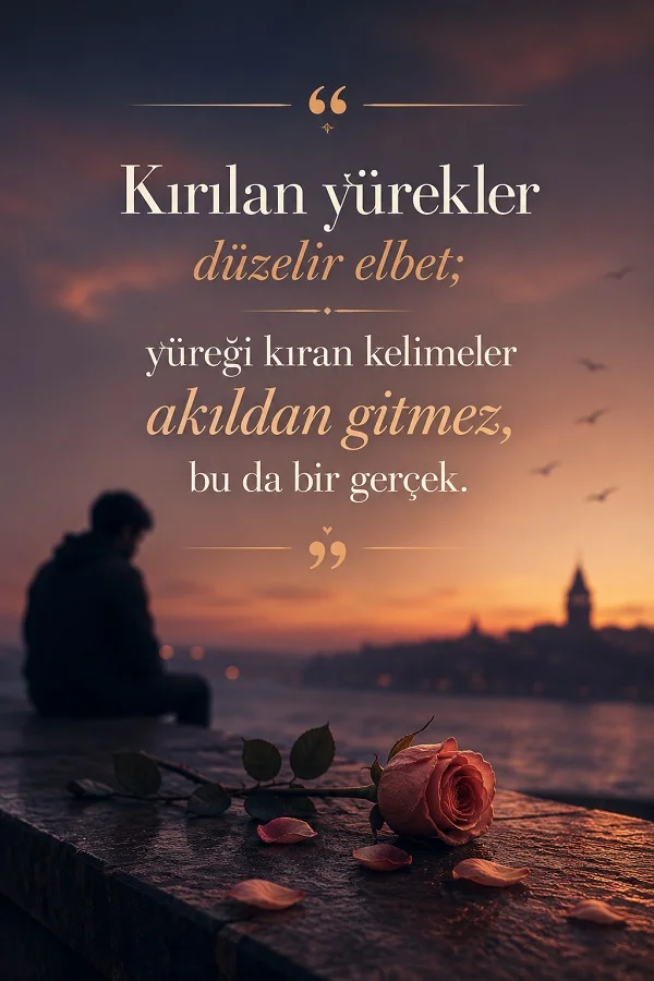 Gün batımında deniz kenarında oturan bir siluet ve ön planda gül bulunan fonda, “Kırılan yürekler düzelir elbet; yüreği kıran kelimeler akıldan gitmez, bu da bir gerçek.” sözünün yer aldığı duygusal görsel.