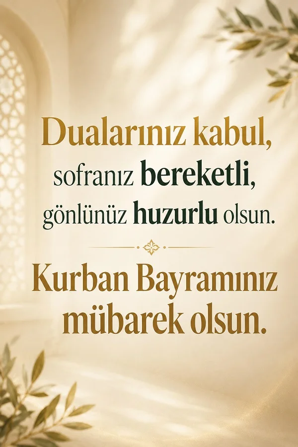 Açık renkli sade arka plan ve yaprak detaylarıyla hazırlanan tasarımda “Dualarınız kabul, sofranız bereketli, gönlünüz huzurlu olsun. Kurban Bayramınız mübarek olsun.” sözü yer alıyor.