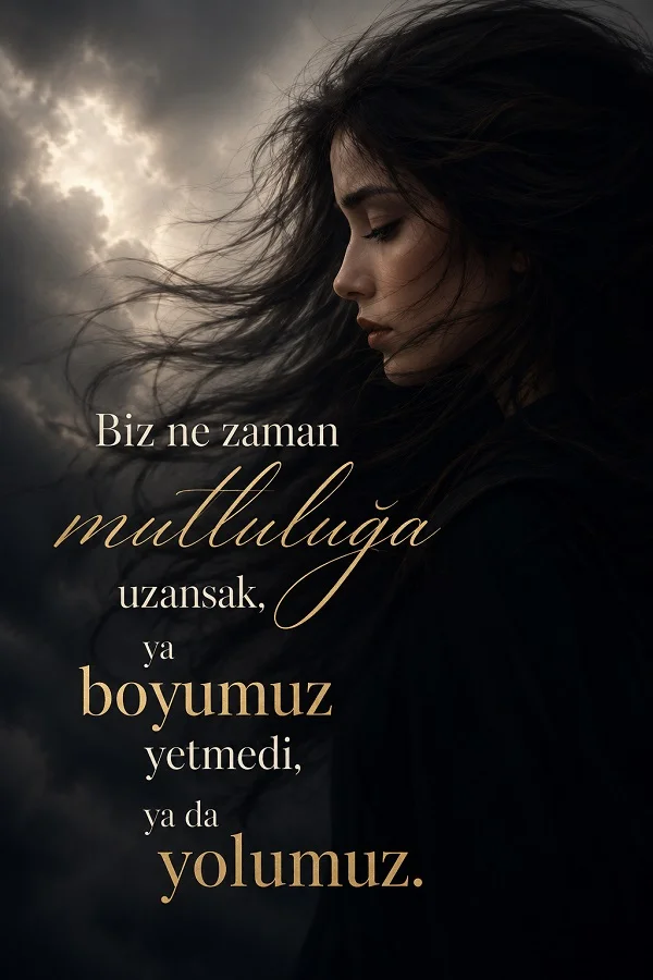 Fırtınalı gökyüzü önünde hüzünlü bir kadın portresi ve “Biz ne zaman mutluluğa uzansak, ya boyumuz yetmedi, ya da yolumuz.” sözü bulunan söz görseli.