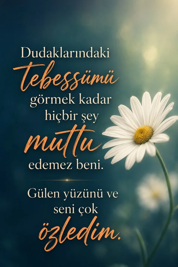 Beyaz papatya çiçeği arka planında “Dudaklarındaki tebessümü görmek kadar hiçbir şey mutlu edemez beni. Gülen yüzünü ve seni çok özledim” sözünün yazılı olduğu duygusal tasarım.