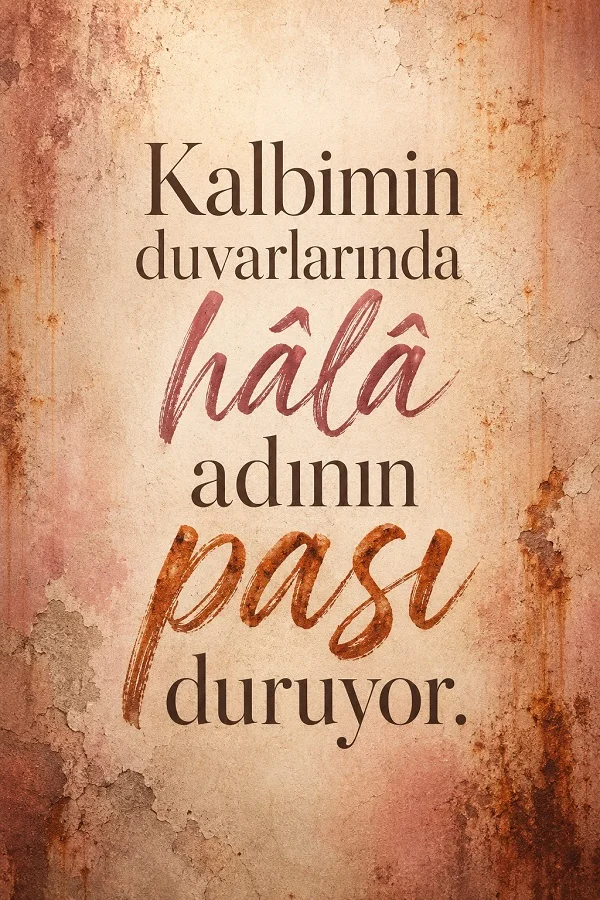 Paslı duvar görünümünde arka plan üzerinde “Kalbimin duvarlarında hâlâ adının pası duruyor.” sözü bulunan duygusal tipografik görsel.