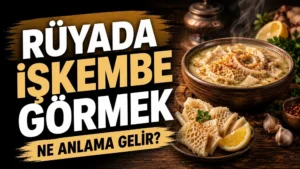 Rüyada işkembe görmek ne anlama gelir başlıklı, sıcak ışıklı ahşap zeminde işkembe çorbası, limon, sarımsak ve baharat detayları bulunan kapak görseli.