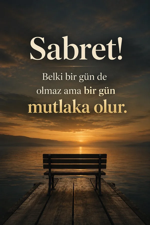 Gün batımında göl veya deniz kıyısındaki iskelede duran boş bank ve “Sabret! Belki bir gün de olmaz ama bir gün mutlaka olur.” sözünün yer aldığı tasarım.