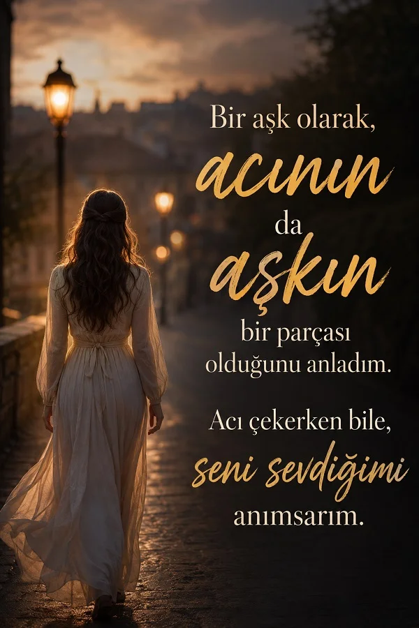 Gün batımında taş sokakta arkasını dönerek yürüyen bir kadın ve yanında “Bir aşk olarak, acının da aşkın bir parçası olduğunu anladım. Acı çekerken bile, seni sevdiğimi anımsarım.” sözü bulunuyor.
