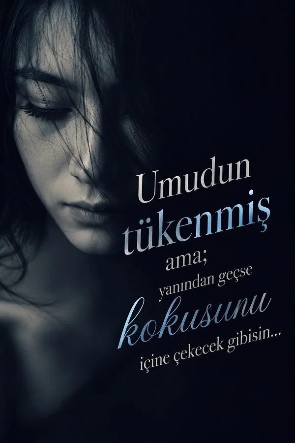 Koyu tonlu kadın portresi yanında “Umudun tükenmiş ama; yanından geçse kokusunu içine çekecek gibisin...” sözü yer alıyor.